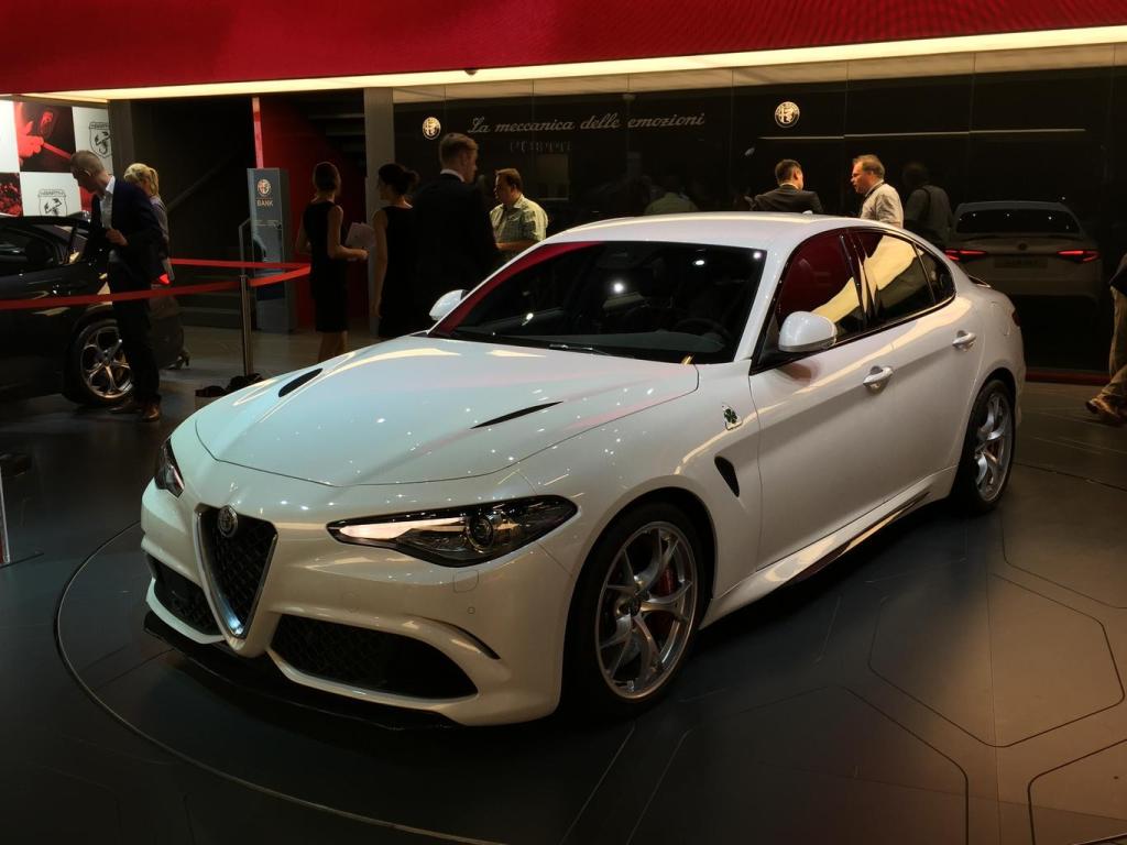 Image of a White Alfa Romeo Giulia